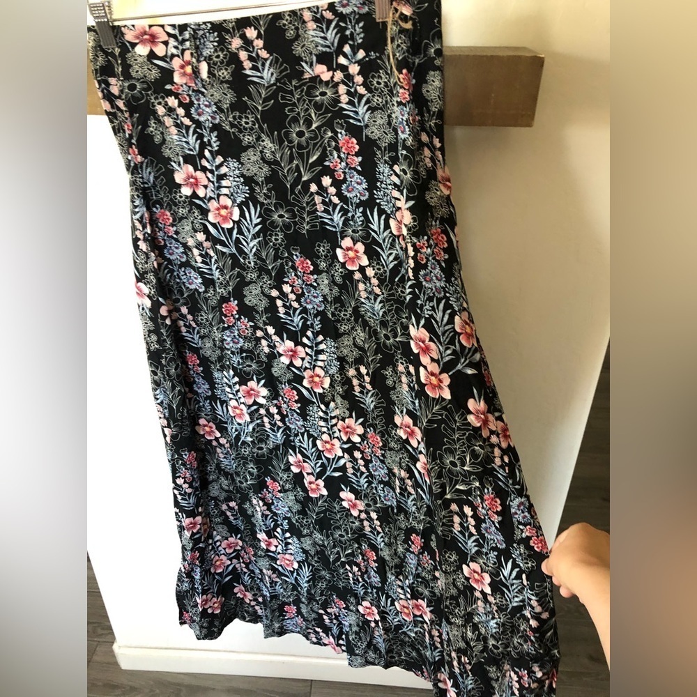 Caroline Morgan|Floral column maxi skirt, Dark Florals••90’s style, SUMMER ready - Picture 4 of 11